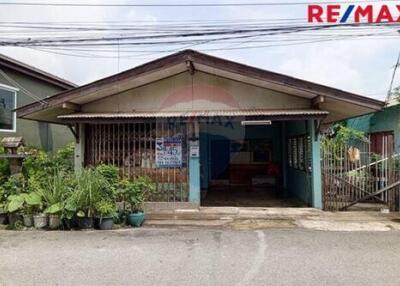 100 Sqm., 3 Beds Townhouse listed for ฿ 1,800,000.