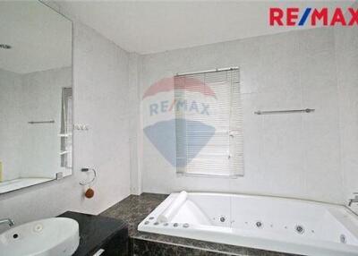 274 Sqm., 3 Beds Townhouse listed for ฿ 14,000,000.