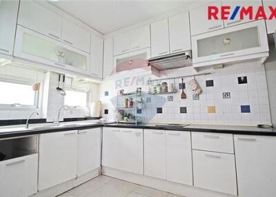 274 Sqm., 3 Beds Townhouse listed for ฿ 14,000,000.