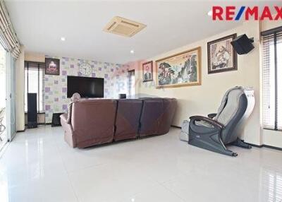 274 Sqm., 3 Beds Townhouse listed for ฿ 14,000,000.