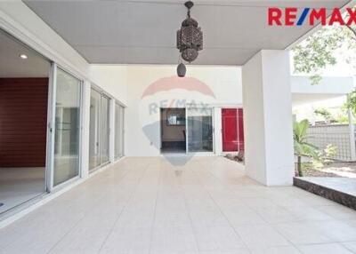 274 Sqm., 3 Beds Townhouse listed for ฿ 14,000,000.