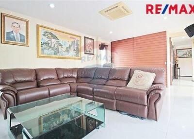 274 Sqm., 3 Beds Townhouse listed for ฿ 14,000,000.