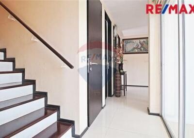 274 Sqm., 3 Beds Townhouse listed for ฿ 14,000,000.