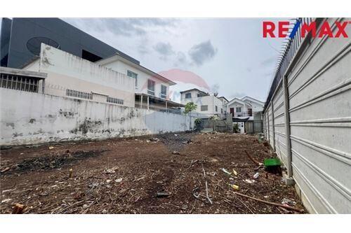 204 Sqm. Land listed for ฿ 4,250,000.