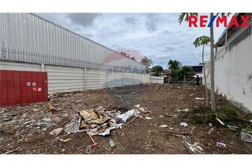 204 Sqm. Land listed for ฿ 4,250,000.