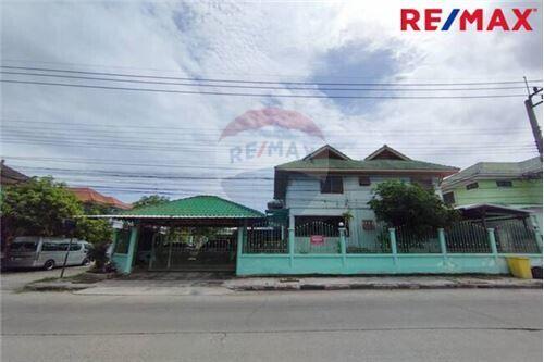 144 Sqm., 2 Beds Townhouse listed for ฿ 3,200,000.