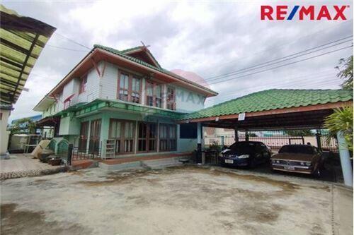 144 Sqm., 2 Beds Townhouse listed for ฿ 3,200,000.