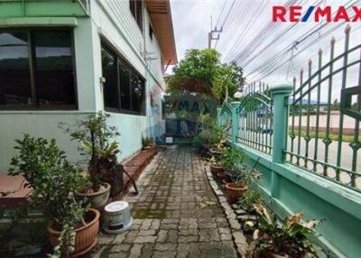 144 Sqm., 2 Beds Townhouse listed for ฿ 3,200,000.