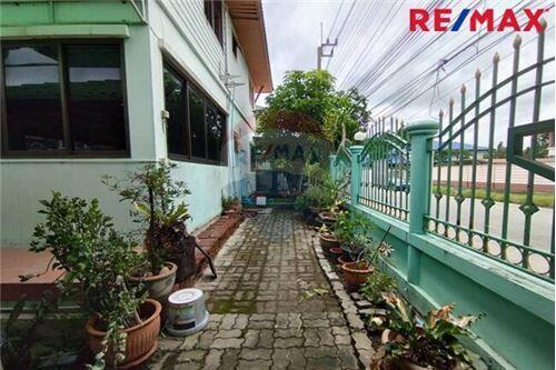 144 Sqm., 2 Beds Townhouse listed for ฿ 3,200,000.