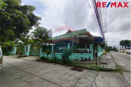 144 Sqm., 2 Beds Townhouse listed for ฿ 3,200,000.