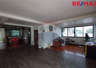 144 Sqm., 2 Beds Townhouse listed for ฿ 3,200,000.