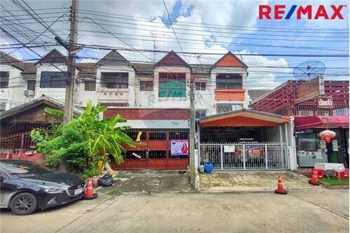 250 Sqm., 4 Beds Townhouse listed for ฿ 4,990,000.