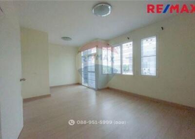 132 Sqm., 4 Beds Townhouse listed for ฿ 2,750,000.