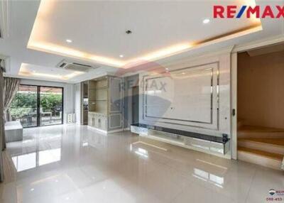 170 Sqm., 2 Beds Townhouse listed for ฿ 4,650,000.