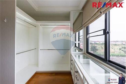 170 Sqm., 2 Beds Townhouse listed for ฿ 4,650,000.