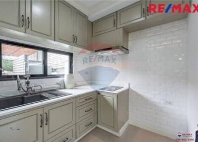 170 Sqm., 2 Beds Townhouse listed for ฿ 4,650,000.