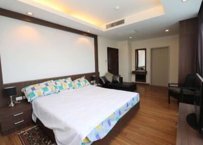 Spacious 2 bed apartment at Mountain Front Condominium