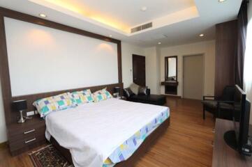 Spacious 2 bed apartment at Mountain Front Condominium