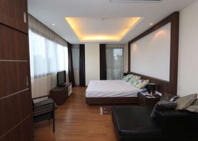 Spacious 2 bed apartment at Mountain Front Condominium