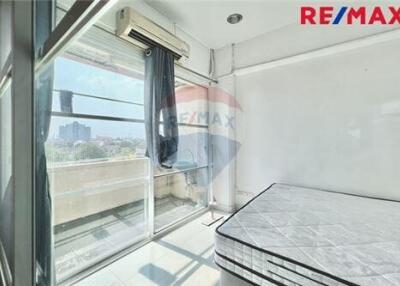 31 Sqm., 1 Bed Condo listed for ฿ 895,000.