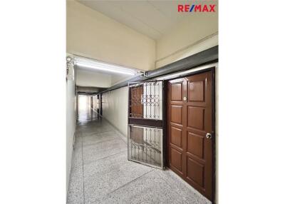 31 Sqm., 1 Bed Condo listed for ฿ 895,000.