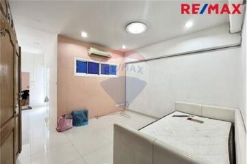 31 Sqm., 1 Bed Condo listed for ฿ 895,000.