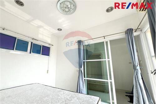 31 Sqm., 1 Bed Condo listed for ฿ 895,000.