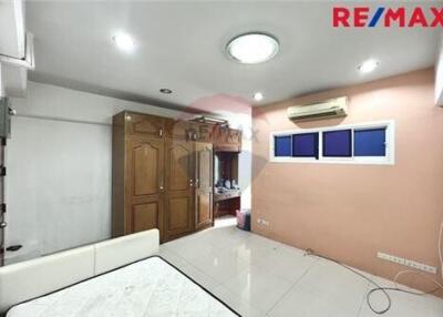 31 Sqm., 1 Bed Condo listed for ฿ 895,000.