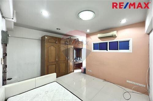 31 Sqm., 1 Bed Condo listed for ฿ 895,000.