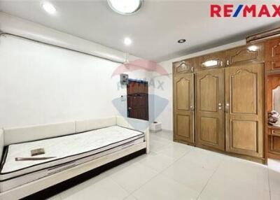 31 Sqm., 1 Bed Condo listed for ฿ 895,000.