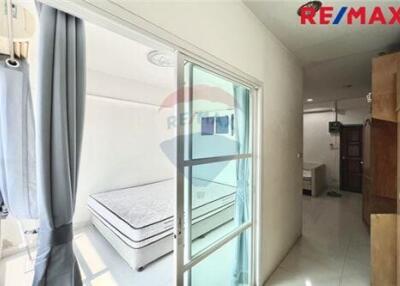 31 Sqm., 1 Bed Condo listed for ฿ 895,000.