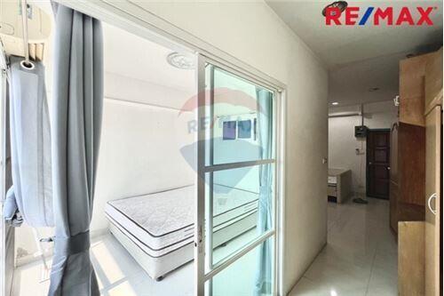 31 Sqm., 1 Bed Condo listed for ฿ 895,000.