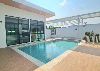 3-bedroom pool villa for sale in Bang Saray