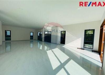 416 Sqm., 5 Beds Townhouse listed for ฿ 17,900,000.