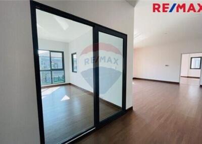 416 Sqm., 5 Beds Townhouse listed for ฿ 20,990,000.