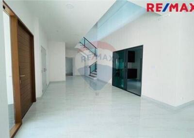 416 Sqm., 5 Beds Townhouse listed for ฿ 20,990,000.