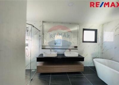 416 Sqm., 5 Beds Townhouse listed for ฿ 17,900,000.