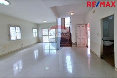 130 Sqm., 3 Beds Townhouse listed for ฿ 2,790,000.