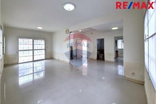 130 Sqm., 3 Beds Townhouse listed for ฿ 2,790,000.