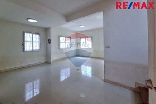 130 Sqm., 3 Beds Townhouse listed for ฿ 2,790,000.