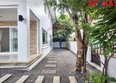 175 Sqm., 3 Beds Townhouse listed for ฿ 6,300,000.