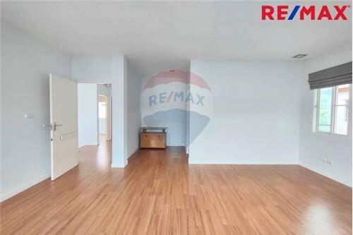 175 Sqm., 3 Beds Townhouse listed for ฿ 6,300,000.