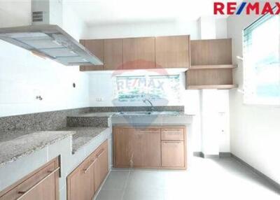 175 Sqm., 3 Beds Townhouse listed for ฿ 6,300,000.