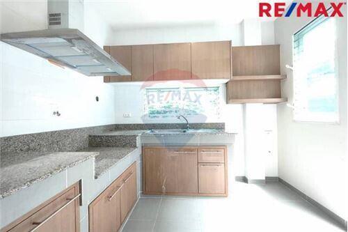 175 Sqm., 3 Beds Townhouse listed for ฿ 6,300,000.