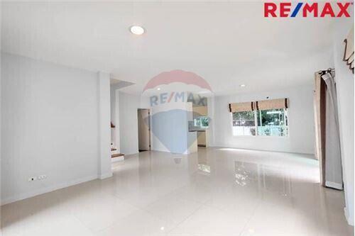 175 Sqm., 3 Beds Townhouse listed for ฿ 6,300,000.