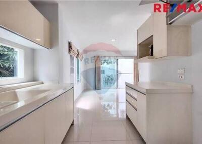 175 Sqm., 3 Beds Townhouse listed for ฿ 6,300,000.