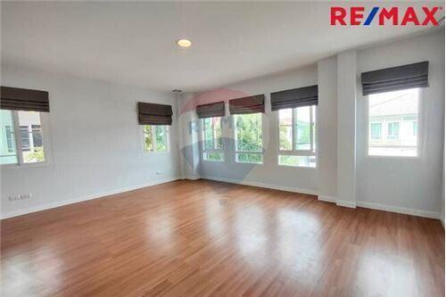 175 Sqm., 3 Beds Townhouse listed for ฿ 6,300,000.