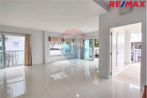 175 Sqm., 3 Beds Townhouse listed for ฿ 6,300,000.