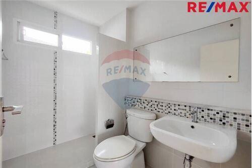 175 Sqm., 3 Beds Townhouse listed for ฿ 6,300,000.