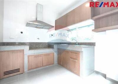 175 Sqm., 3 Beds Townhouse listed for ฿ 6,300,000.